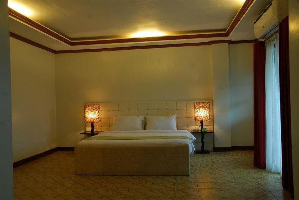 Ecoland Suites & Inn Davao City Buitenkant foto