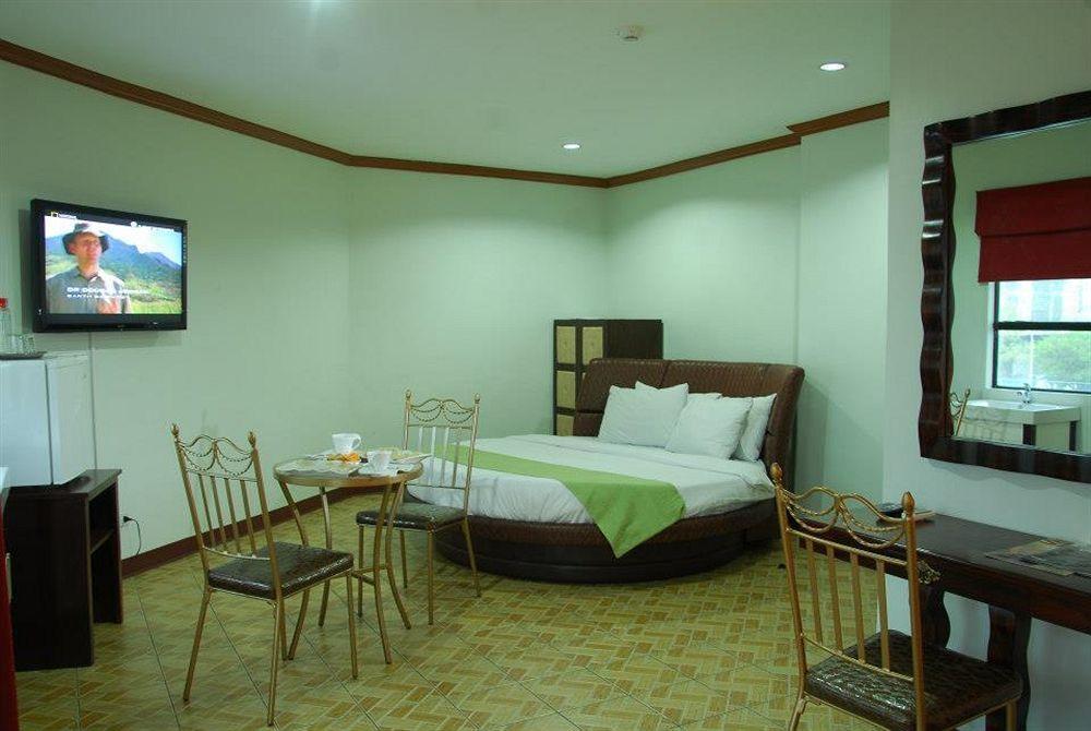Ecoland Suites & Inn Davao City Buitenkant foto