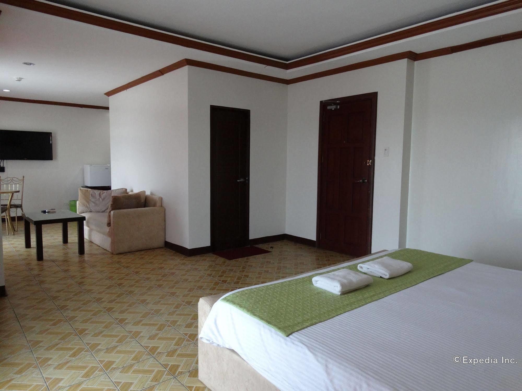 Ecoland Suites & Inn Davao City Buitenkant foto