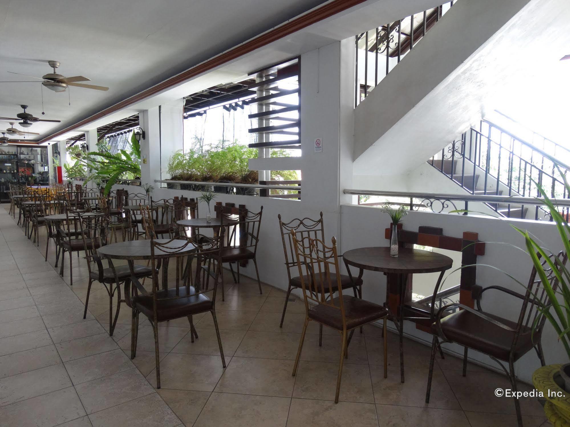 Ecoland Suites & Inn Davao City Buitenkant foto